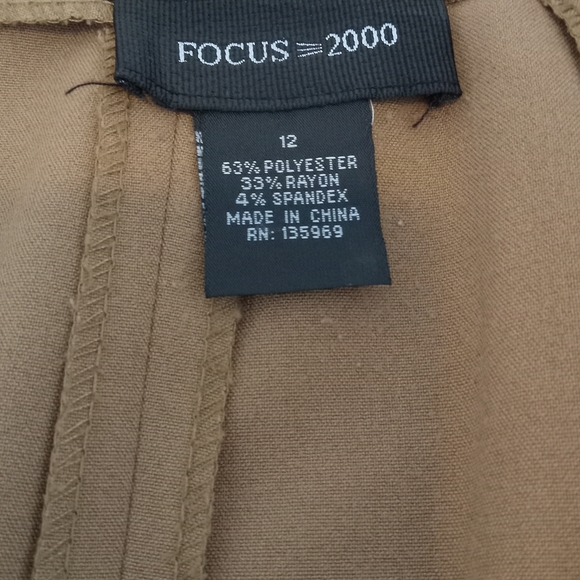 Light brown woman's skirt - Picture 3 of 3